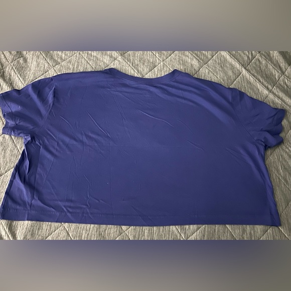 Ladies The Nike Tee Loose Fit Cropped T-Shirt - Picture 4 of 10